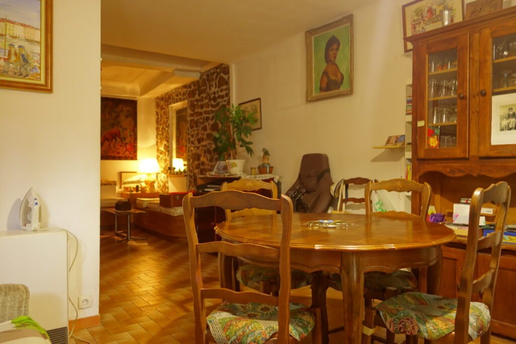 Appartement a renover Frejus centre historique